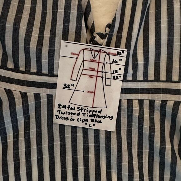 LAFUL Blue and White Twisted Tied Plunging dress Size 8 - Picture 16 of 16